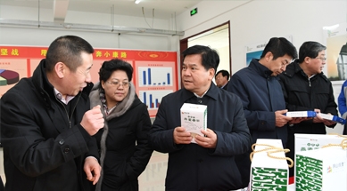 原內蒙古自治區(qū)黨委書記李紀恒蒞臨公司考察指導產業(yè)化扶貧工作