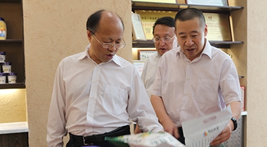 內(nèi)蒙古自治區(qū)政協(xié)黨組書記、主席李秀領(lǐng)考察、調(diào)研我公司